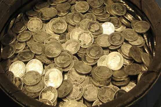 Man pays $10000 alimony to ex-wife... in coins