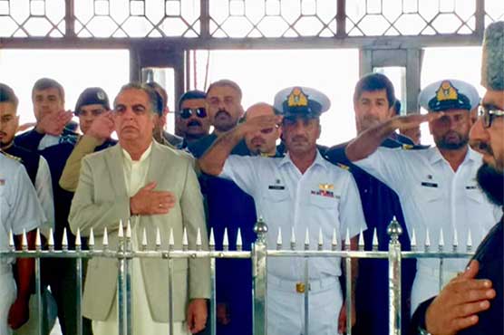 Newly-elected Sindh governor Imran Ismail visits Quaid's mausoleum 