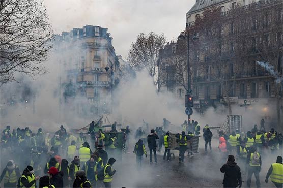 Violent clashes mar fresh anti-Macron protests