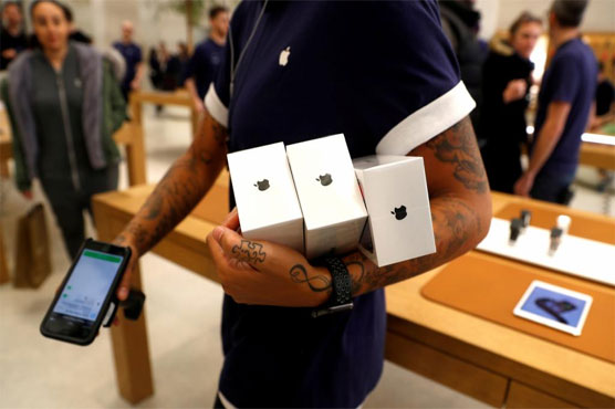 Strong iPhone prices, cash plans buoy Apple shares after muted outlook