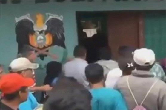 Lynch mob drags alleged child-killers from India police station