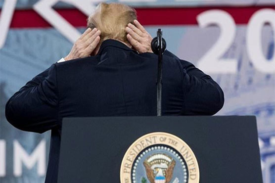 Trump cracks joke about his bald spot
