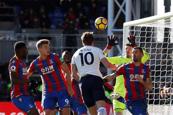 Kane rescues Spurs with late winner at Palace