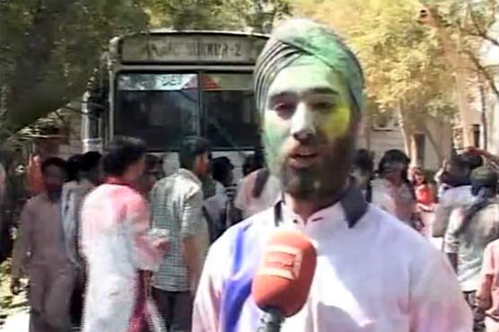 Sukkur: Colorful celebrations of Holi begin with pomp and show