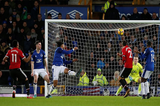 Football: Lingard beauty gives United New Year cheer