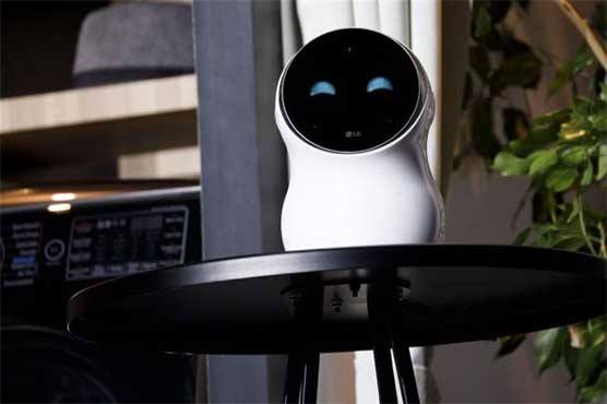 Smart robot falls dumb as LG touts 'connected life'