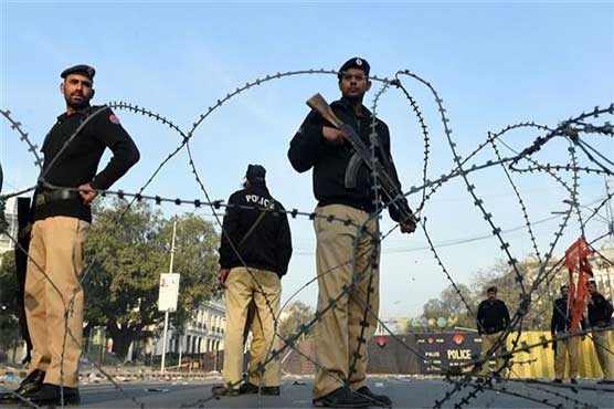 One killed as unidentified armed men open fire at car in Karachi