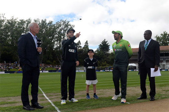 New Zealand bat first in third ODI against Pakistan