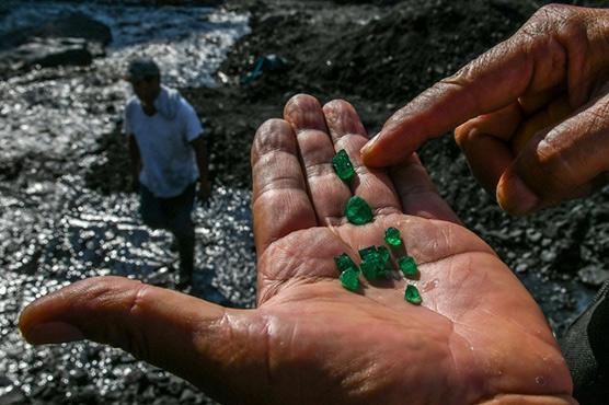 Women of Colombia's emerald mines shine after smashing taboo