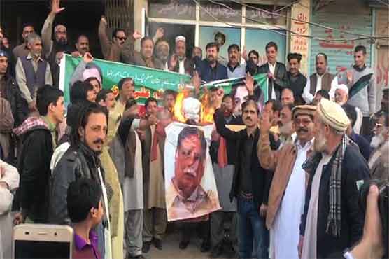 Nisar's supporters protest against Pervaiz Rasheed in Rawalpindi