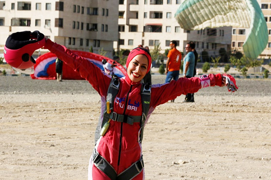 Iranian woman skydiver looks to break down stereotypes