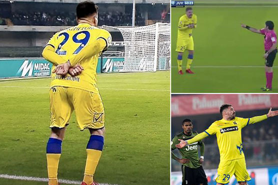 Chievo defender apologises for handcuffs gesture