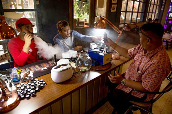 Vaping may raise cancer risk: study