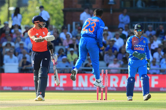 Kuldeep Yadav takes five as England held to 159-8