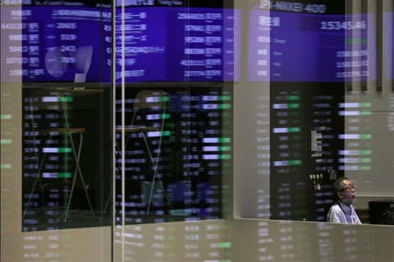 Stock markets diverge before US-China tariff deadline