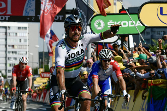 Sagan avoids pile up to clinch 2nd stage, take lead