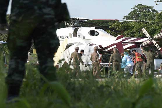 Eight rescued from Thai cave, but five remain trapped