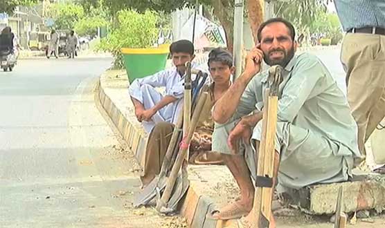 Election 2018: Labourers wait for a messiah to uplift their living standard