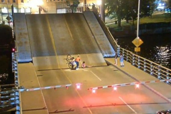 Bicyclist versus lift bridge. What could possibly go wrong?