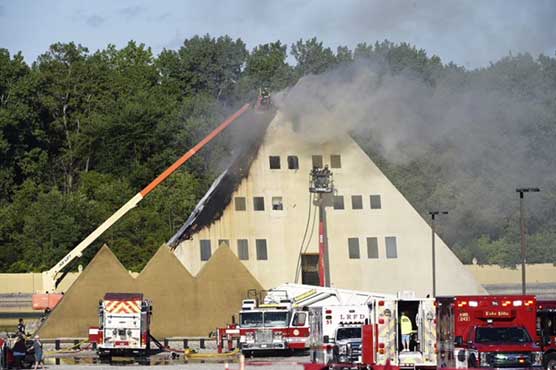 Giant pyramid tourist attraction burns in northern Illinois