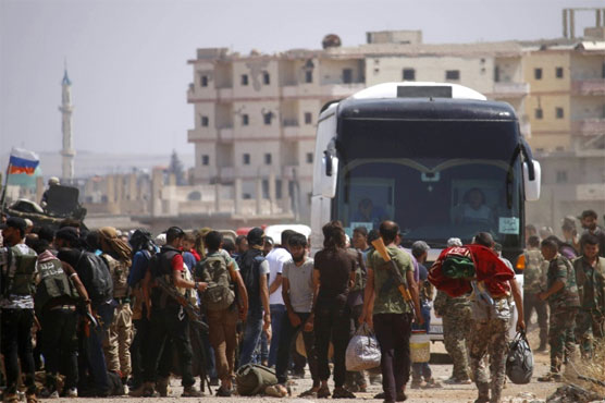 Thousands evacuate pro-regime Syria towns