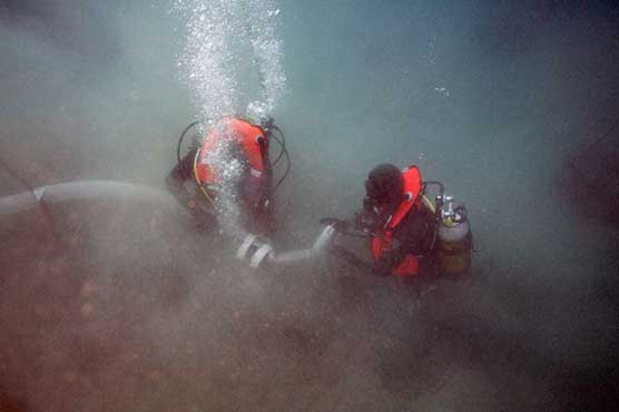 French navy defuses WWII shell on Riviera beach