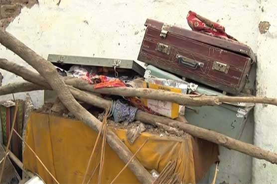 Man, daughter die as roof of house collapses in Peshawar