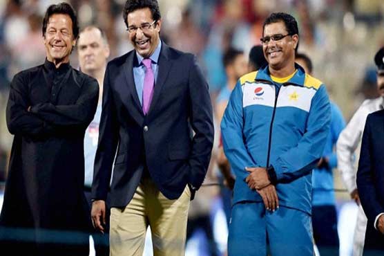 'Swing Ka Sultan' lends support to Imran Khan in upcoming polls