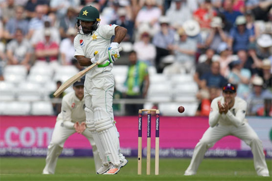 Pakistan collapse gives England early edge in second Test