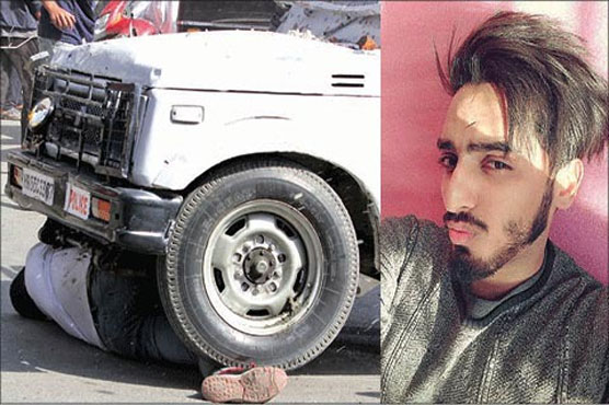 Indian CRPF vehicle runs over Kashmiri youth in Srinagar