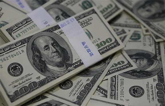 Dollar hits 122 rupees in early trade 