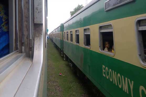 In Pictures: Restless outlanders to arrive home prior to Eid