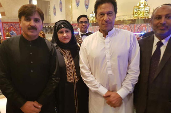 Imran Khan visits Roza-e-Rasool (PBUH) along with wife