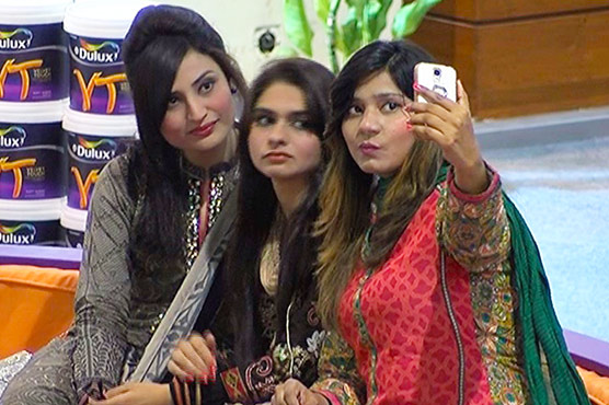 Pakistani youth's love for 'selfies' spikes demand and import of mobiles