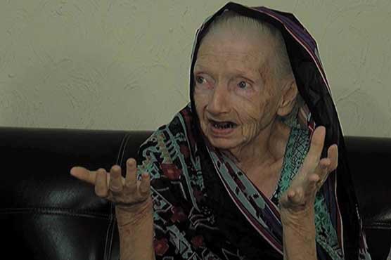 NADRA issues ID card to 75-year-old new Muslim convert woman for Umrah