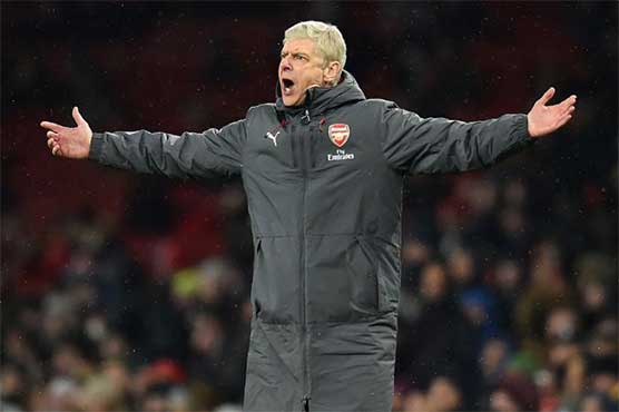 Wenger ready to "fight" to end Arsenal crisis