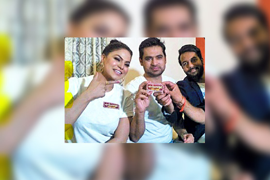 Veena Malik, Asad Khattak take digs at politicians in new song