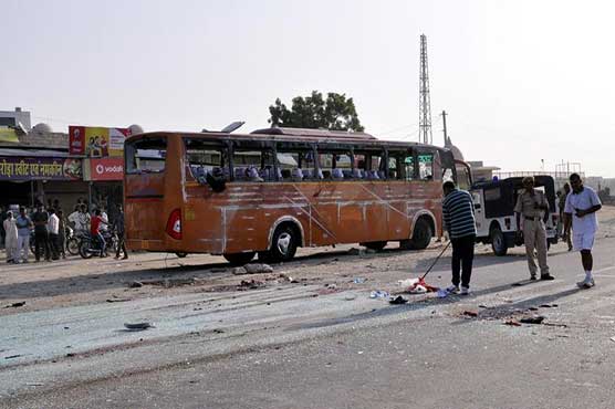 25 killed as wedding party truck overturns in India
