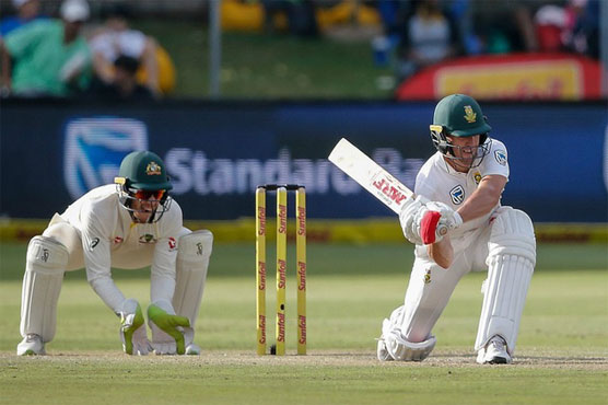 'Amazing' De Villiers bats South Africa into lead