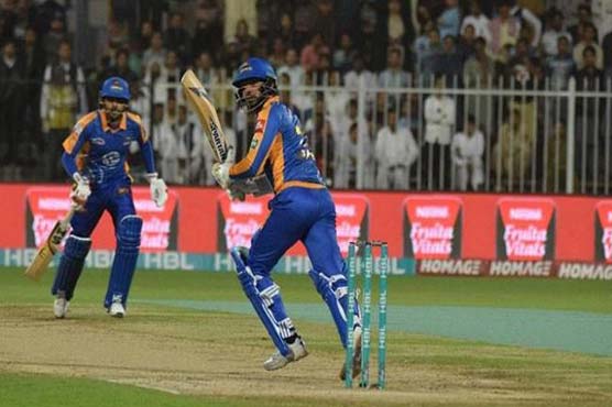 PSL-3: Azam, Simmons lift Kings to 163 against Qalandars