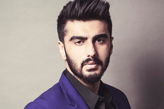 Arjun Kapoor hosts stepsisters for dinner at house