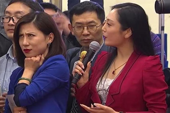 Reporter's eye-roll steals spotlight at Chinese parliament