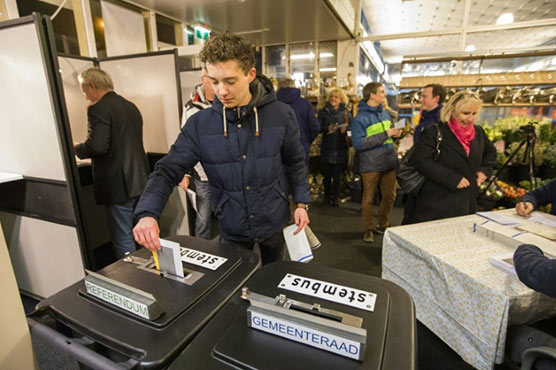 Dutch vote in local polls, referendum on spying powers