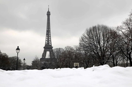 Lights out for world landmarks in nod to nature