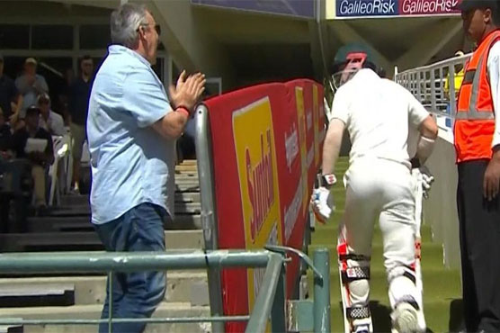 Australia complain over fans' 'disgraceful' abuse of players