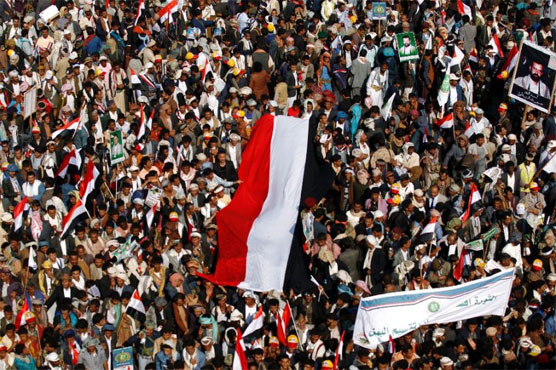 Yemen rebels stage show of force hours after missile attacks