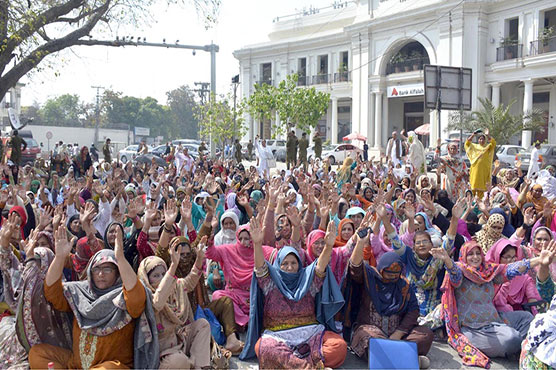 No headway in sight as lady health workers' sit-in enters day 4