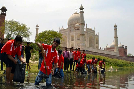 India's top court worried by Taj Mahal's colour change