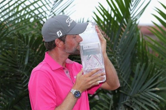 Simpson marches to four-stroke Players triumph