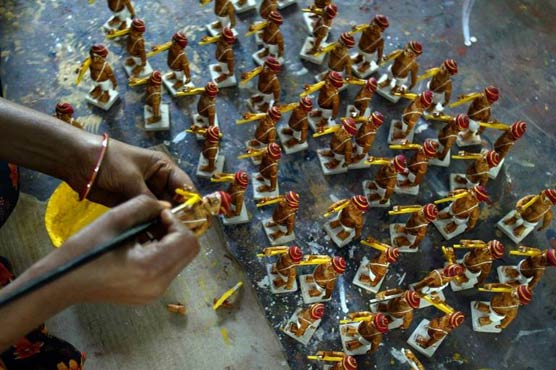 India's toy carvers threatened by deforestation